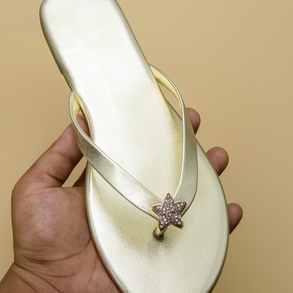 Elegant Golden Color Women’s Slippers, Stylish And Comfortable Flat Sandals With Star Design For Casual Wear, Beach, And Daily Outfits (10)