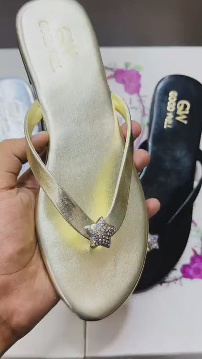 Elegant Golden Color Women’s Slippers, Stylish And Comfortable Flat Sandals With Star Design For Casual Wear, Beach, And Daily Outfits (10)